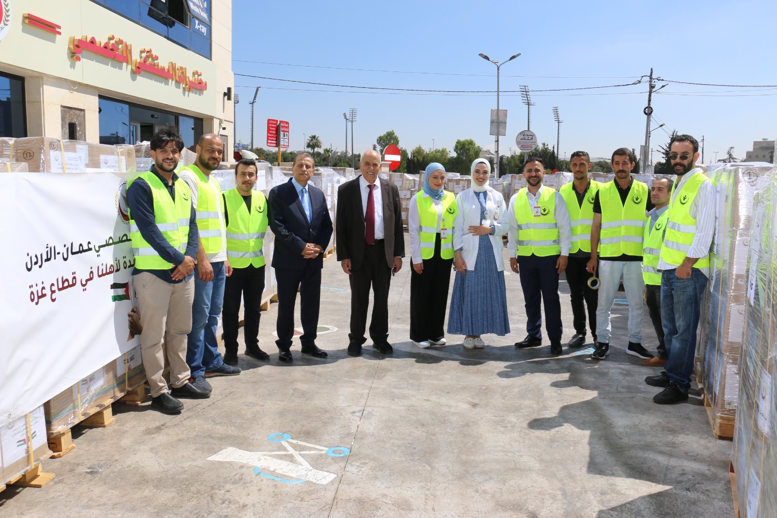 انطلاق قافلة جديدة من المساعدات الطبية والانسانية من المستشفى التخصصي الى قطاع غزة بالتنسيق مع الهيئة الخيرية الأردنية الهاشمية